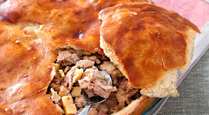 Пирог с говядиной, курицей и гусем
